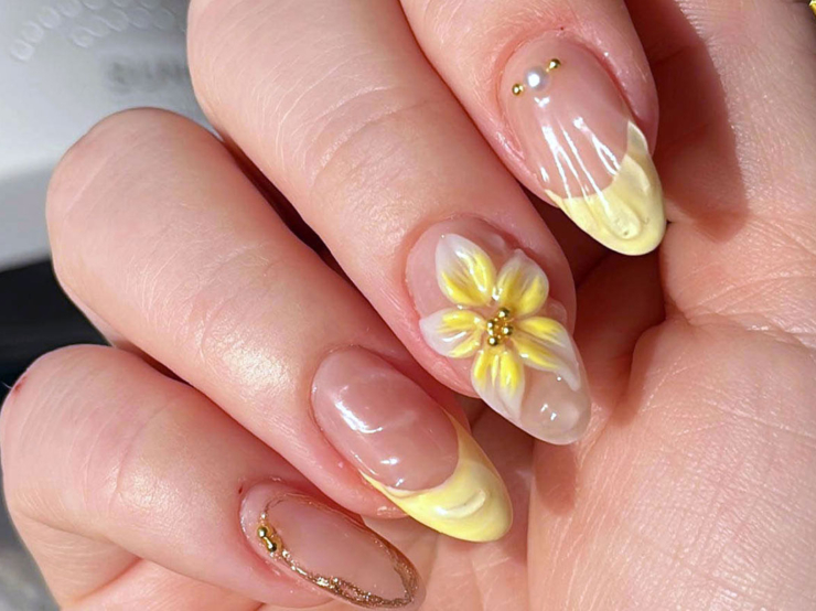 Beautiful-Flower-Design-Nails-new.jpg