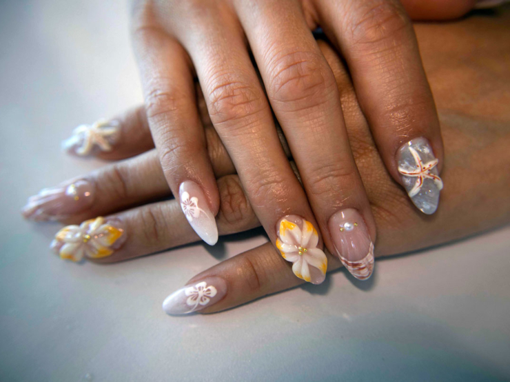 Flower-Design-Nail-Art-1.jpg