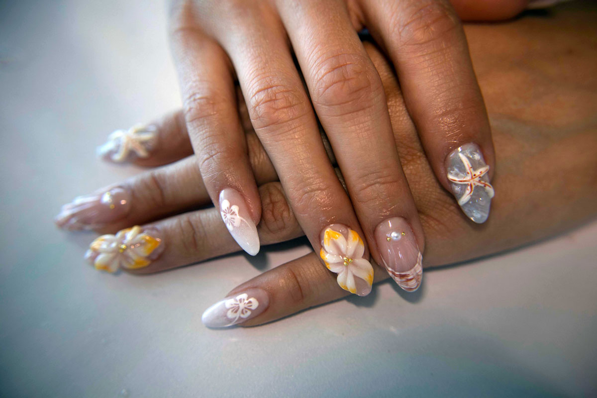 Flower-Design-Nail-Art