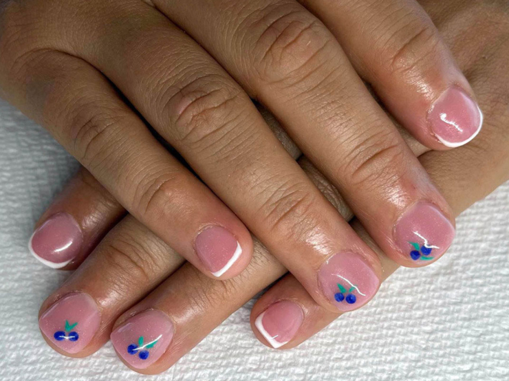 Simple-Blue-Dot-Nail-Art1-.jpg